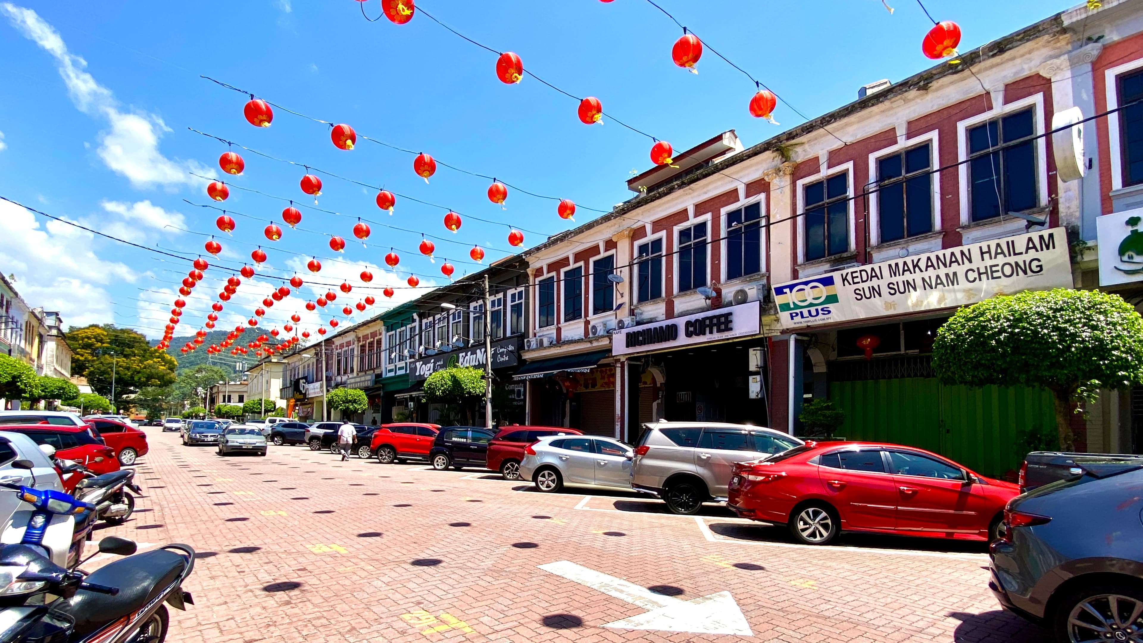 Kuala Kubu Bharu shophouse street photographed in February 2024